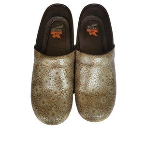 Womens Dansko XP Bronze Gold Medallion Embossed Clogs Size 38 US7